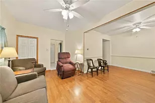 321 Center Ave, Pitcairn, PA 15140 - Photo 11