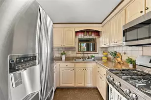 572 Jenne Dr, Pittsburgh, PA 15236 - Photo 9