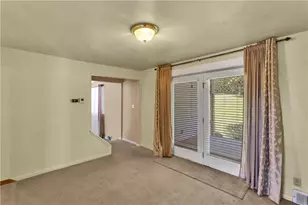 609 Millers Ln, Pittsburgh, PA 15239 - Photo 11