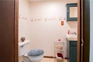 211 Cherokee Dr, Center Township, PA 16001 - Photo 21