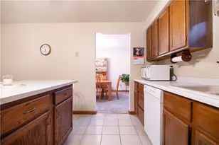 211 Cherokee Dr, Center Township, PA 16001 - Photo 9