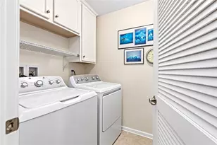 2041 Connecticut Ln, Pittsburgh, PA 15143 - Photo 9