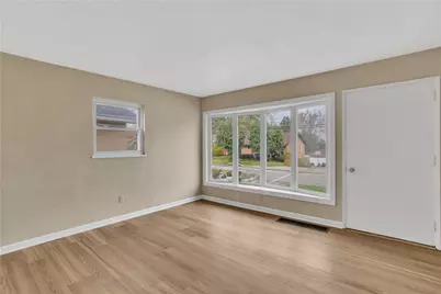 415 Dunbar Drive, Wilkins Township, PA 15235 - Photo 5