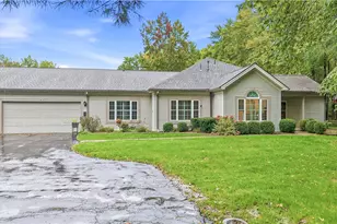 39 Stone Ridge Blvd, Hermitage, PA 16148 - Photo 1