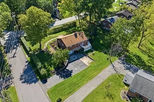 2400 Milford Dr, Bethel Park, PA 15102 - Photo 35