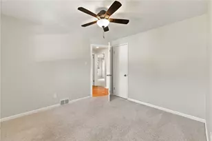 2400 Milford Dr, Bethel Park, PA 15102 - Photo 15