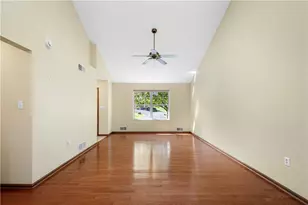 1407 Greenbriar Ct, South Park, PA 15129 - Photo 9