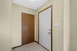 1407 Greenbriar Ct, South Park, PA 15129 - Photo 5