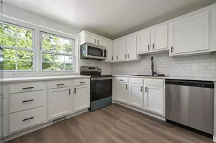 585 Lucia Dr, Wilkins Township, PA 15221 - Photo 5