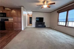132 Treesdale Dr, Cranberry Township, PA 16066 - Photo 3