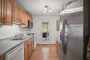 6125 Chatham Dr, Hopewell Township, PA 15001 - Photo 5