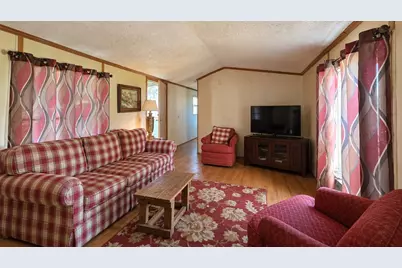 120 Indiana Avenue, Vandergrift, PA 15690 - Photo 3
