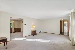 5696 Glenn Hill Dr, Bethel Park, PA 15102 - Photo 9