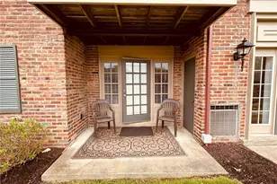 930 Margarite Dr, Scott Township, PA 15216 - Photo 9
