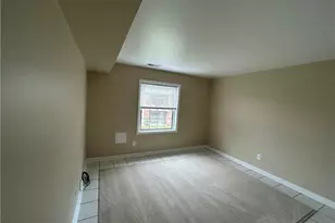 930 Margarite Dr, Scott Township, PA 15216 - Photo 7