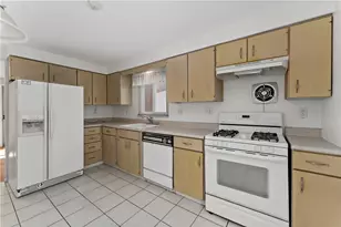 188 Arla Dr, Green Tree, PA 15220 - Photo 13