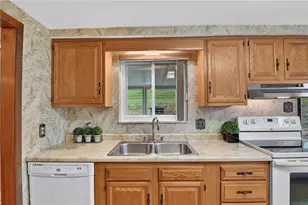 243 Clever Rd, Robinson Twp, PA 15136 - Photo 9