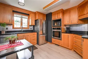 225 Rolling Dr, Ross Twp, PA 15229 - Photo 7