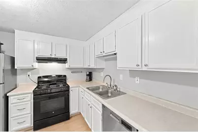 5104 Empire Dr, Bridgeville, PA 15017 - Photo 13