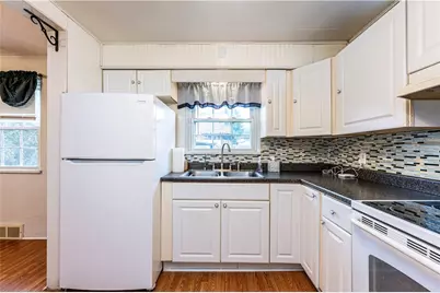 942 Razzando, Washington Township, PA 15012 - Photo 11