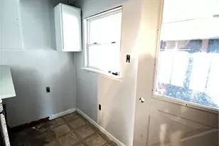 385 Pennsylvania Ave, Rochester, PA 15074 - Photo 9
