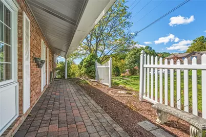 305 Banbury Ln, Harrison Township, PA 15065 - Photo 3
