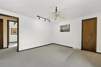 1049 Lindendale Dr, Pittsburgh, PA 15243 - Photo 33