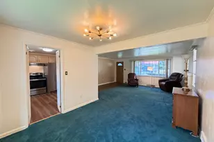 2034 W Kendon Dr, Pittsburgh, PA 15221 - Photo 7