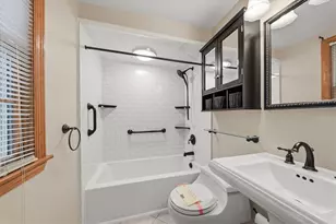 335 Catalina Dr, Pittsburgh, PA 15241 - Photo 17