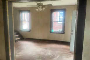 211 Pennsylvania Ave, Clairton, PA 15025 - Photo 3