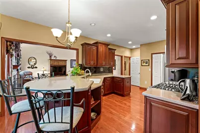 1004 Skyline Dr, Cecil, PA 15317 - Photo 9