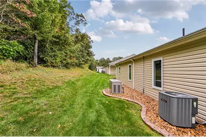 563 Sunview Cir, Derry Township, PA 15650 - Photo 5