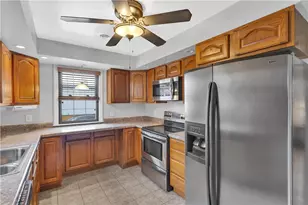 817 Lakeview Dr, Unity Township, PA 15650 - Photo 11