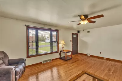 817 Lakeview Dr, Unity Township, PA 15650 - Photo 7