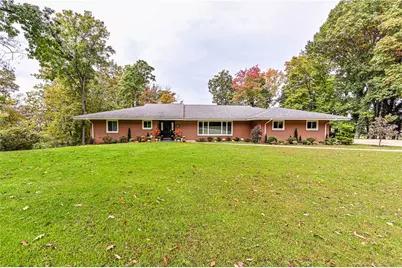 219 Maple Dr, Hempfield Township, PA 15601 - Photo 3