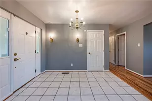 219 Maple Dr, Hempfield Township, PA 15601 - Photo 5