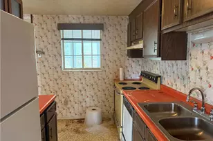 6049 Ramsgate Dr, Bethel Park, PA 15102 - Photo 7