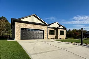 2970 Green Leaf Ct, Neshannock Township, PA 16105 - Photo 5