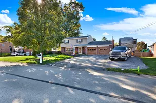 613 Westland Dr, Hempfield Township, PA 15601 - Photo 3