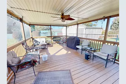 318 Beechwood Ave, Farrell, PA 16121 - Photo 9