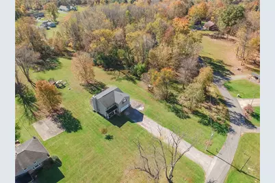 383 Northwestern Dr, Wayne Township, PA 16117 - Photo 3