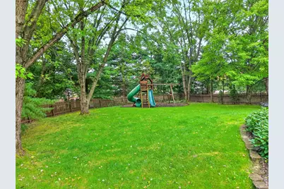 707 Dunbury Ct, Seven Fields Boro, PA 16046 - Photo 7