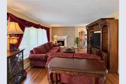139 Lipinwood Dr, Chippewa Township, PA 15010 - Photo 3