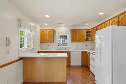 1057 Maplewood Dr, Cecil, PA 15317 - Photo 11