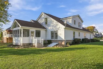 1057 Maplewood Dr, Cecil, PA 15317 - Photo 3