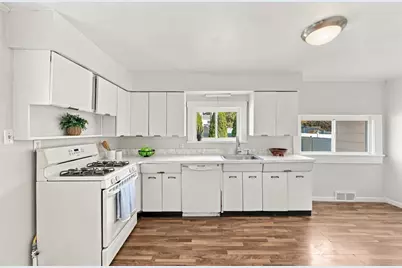 304 S High St, Zelienople, PA 16063 - Photo 13