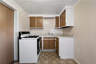 302 Lowell St, Vandergrift, PA 15690 - Photo 11