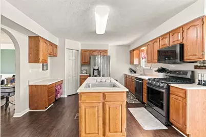 8001 Maureen Dr, Cranberry Township, PA 16066 - Photo 9