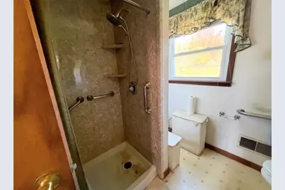 105 Valley View Dr, Washington, PA 15301 - Photo 9