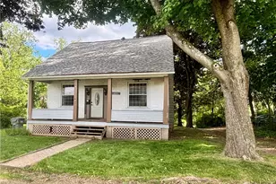 1713 W 8th St, Patterson Township, PA 15010 - Photo 1